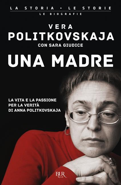 Una madre. La vita e la passione per la verità di Anna Politkovskaja - Vera Politkovskaja,Sara Giudice - copertina