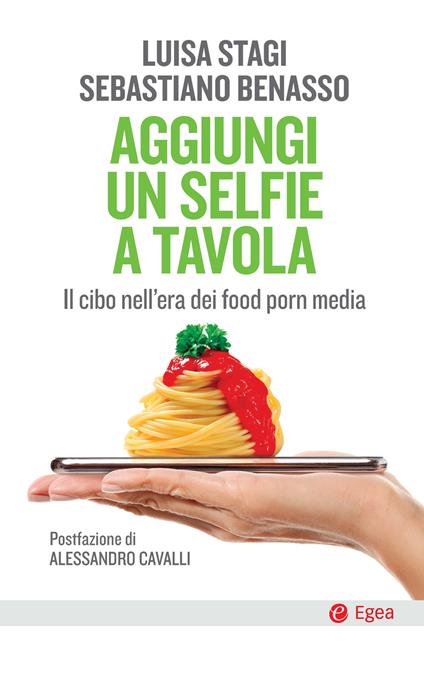 Aggiungi un selfie a tavola. Il cibo nell'era dei food porn media - Luisa Stagi,Sebastiano Benasso - copertina