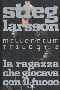 La ragazza che giocava con il fuoco. Millennium trilogy. Vol. 2 - Stieg Larsson - copertina