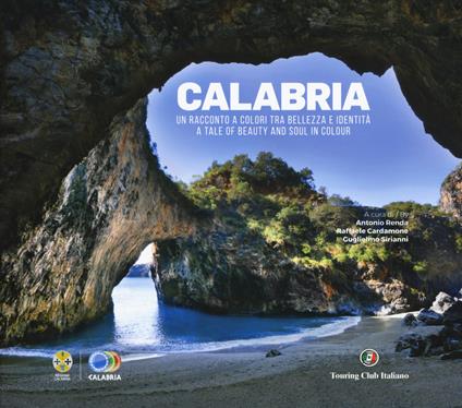Calabria. Un racconto a colori tra bellezza e identità. A tale of beauty and soul in colour. Ediz. a colori - copertina