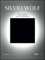 Silvio Wolf. Sulla soglia. Catalogo della mostra (Milano, 7 ottobre-6 novembre 2011). Ediz. italiana e inglese