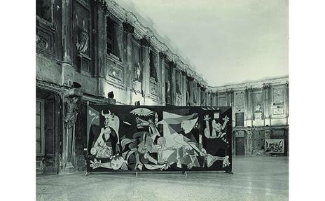 Trionfo della Morte. Guernica. Crocifissione di Guttuso. Attraversamenti. Ediz. italiana e inglese - 2