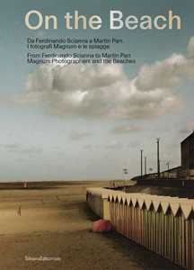 Libro On the beach. Da Ferdinando Scianna a Martin Parr. I fotografi Magnum e le spiagge 