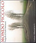 Mondo piccolo. Fotografie di Paolo Simonazzi. Catalogo della mostra (Brescello-Fontanelle di Roccabianca 2010). Ediz. italiana e inglese