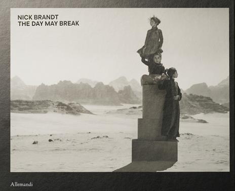 Nick Brandt. The day may break. Ediz. italiana - copertina