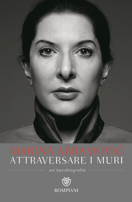 Attraversare i muri. Un'autobiografia - Marina Abramovic,James Kaplan - copertina