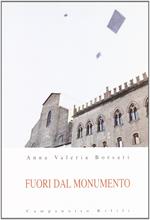 Fuori dal monumento