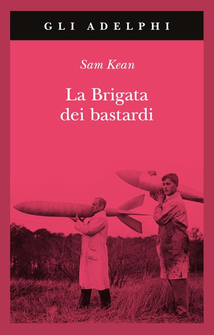 La brigata dei bastardi. La vera storia degli scienziati e delle spie che sabotarono la bomba atomica nazista - Sam Kean - copertina