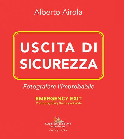 Uscita di sicurezza. Fotografare l'improbabile-Emergency exit. Photographing the improbable. Ediz. bilingue - Alberto Airola - copertina