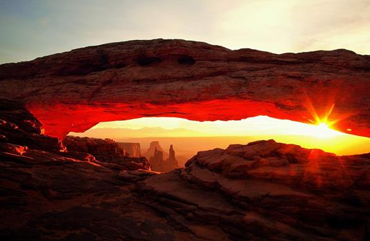 Lo spettacolo della natura. Gli elementi che hanno plasmato la terra. Ediz. a colori - Michael Bright - 2