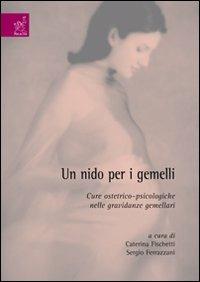 Un nido per i gemelli. Cure ostetrico-psicologiche nelle gravidanze gemellari - Pietro Bria,Caterina Fischetti,Sergio Ferrazzani - copertina