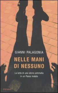 Nelle mani di nessuno. La lotta di uno sbirro antimafia in un Paese malato - Gianni Palagonia - copertina