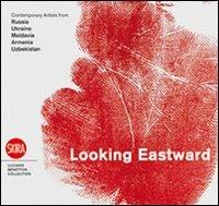 Looking eastward. Contemporary artists from Russia, Ukraine, Moldavia, Armenia and Uzbekistan. Ediz. italiana, inglese e russa - copertina