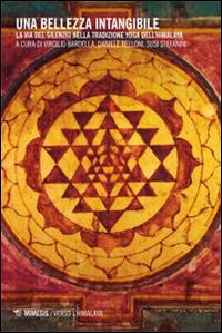 Una bellezza intangibile. La via del silenzio nella tradizione yoga dell'Himalaya. Con 2 DVD - copertina
