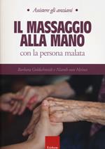 Il massaggio alla mano con la persona malata