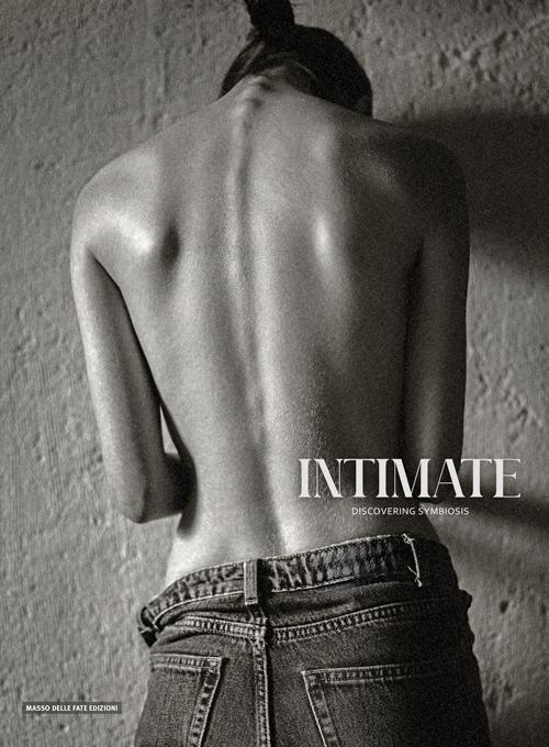 Intimate. Discovering symbiosis. Ediz. bilingue - Roberto Mannini,Yami Nausicaa - copertina