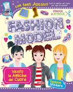 Vesto le amiche del cuore. Con adesivi. Ediz. illustrata