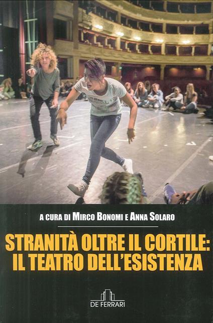 Stranità oltre il cortile: il teatro dell'esistenza - Mirco Bonomi,Anna Solaro - copertina