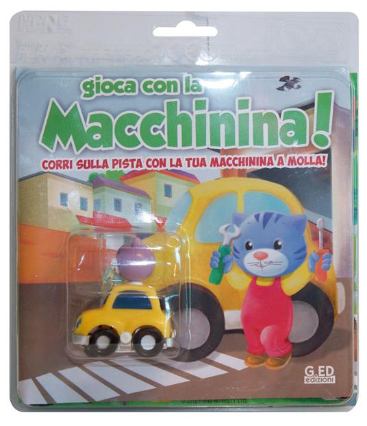 Gioca con la macchina! Corri sulla pista con la tua macchina a molla! Ediz. illustrata. Con gadget - copertina