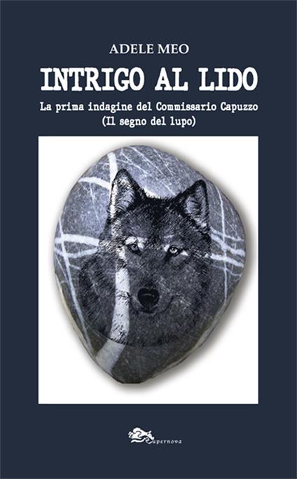 Intrigo al lido. La prima indagine del Commissario Capuzzo (Il segno del lupo) - Adele Meo - copertina