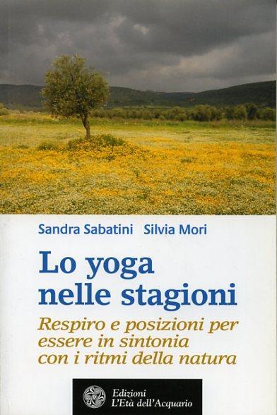 Lo yoga nelle stagioni. Respiro e posizioni per essere in sintonia con i ritmi della natura - Sandra Sabatini,Silvia Mori - copertina