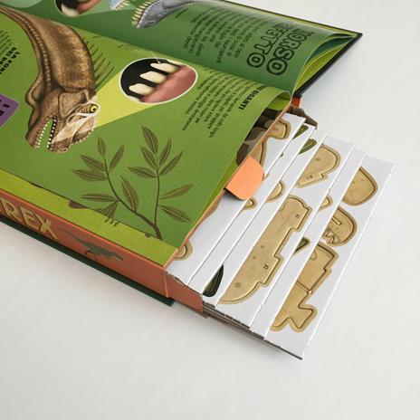 Costruisci il tuo T-Rex e scopri il mondo dei dinosauri. Libro pop-up. Con modellino di 49 pezzi - Darren Naish - 4