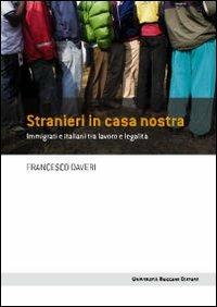 Stranieri in casa nostra. Immigrati e italiani tra lavoro e legalità - Francesco Daveri - copertina