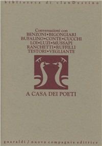 A casa dei poeti. Conversazioni con Ferruccio Benzoni, Piero Bigongiari, Gesualdo Bufalino, Giuseppe Conte, Maurizio Cucchi, Franco Loi, Mario Luzi... - copertina