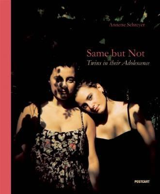 Same but not twins in their adolescence. Ediz. italiana e inglese - Annette Schreyer - copertina