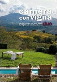 Camera con vigna due. Opsitalità di charme nei vigneti italiani. Ediz. italiana e inglese - Adriano Bacchella,Franco Faggiani,Ilaria Occhini - copertina