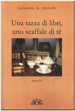 Una tazza di libri, uno scaffale di tè