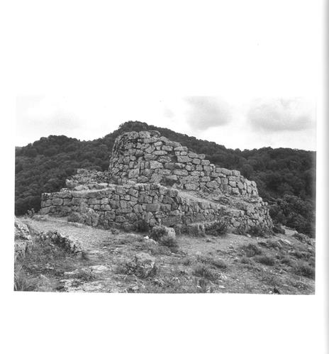 Architetture di pietra. Fotografie della Sardegna nuragica. Ediz. illustrata - Gianni Berengo Gardin,Marco Edoardo Minoja - 2