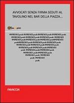 Avvocati senza firma seduti al tavolino nel bar della piazza...