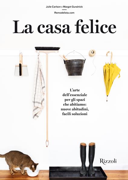 La casa felice. L'arte essenziale per gli spazi che abitiamo: nuove abitudini facili soluzioni - Julie Carlson,Margot Guralnick - copertina