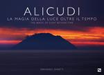 Alicudi. La magia della luce oltre il tempo-The magic of light beyond time. Ediz. a colori