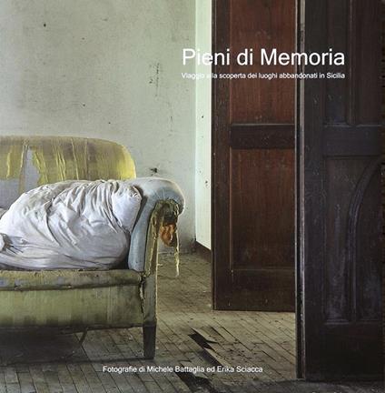 Pieni di memoria. Viaggio alla scoperta dei luoghi abbandonati in Sicilia. Ediz. bilingue - Erika Sciacca,Michele Battaglia - copertina