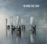 Beyond the lens. The most stunning images of the 2015. Ediz. italiana e inglese