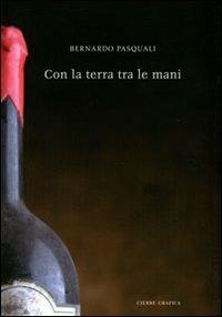 Con la terra tra le mani - Bernardo Pasquali - copertina