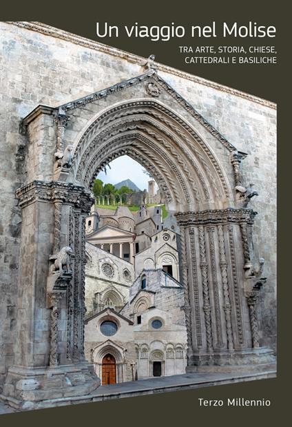 Un viaggio nel Molise. Tra arte, storia chiese, cattedrali e basiliche. Ediz. illustrata - copertina