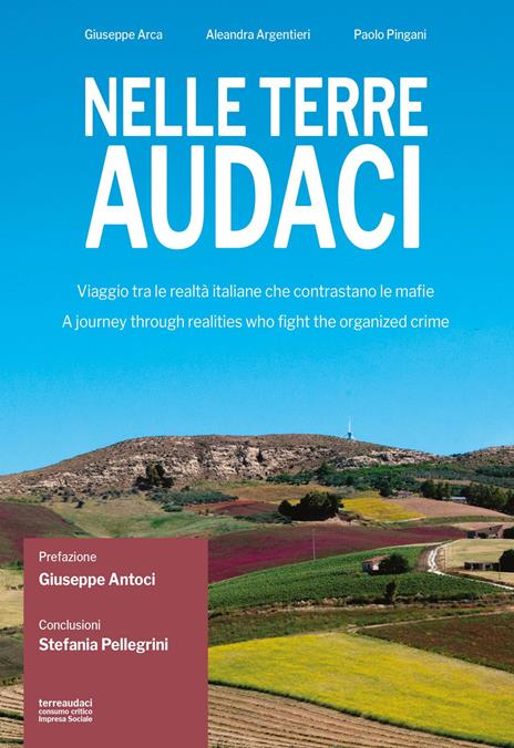 Nelle terre audaci. Viaggio tra le realtà italiane che contrastano le mafie-A journey through realities who fight the organized crime - Giuseppe Arca,Aleandra Argentieri,Paolo Pingani - copertina
