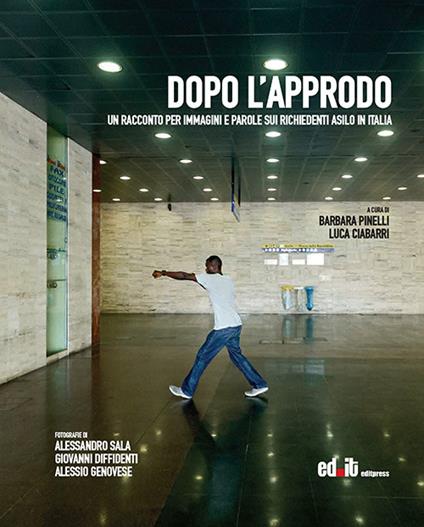 Dopo l'approdo. Un racconto per immagini e parole sui richiedenti asilo in Italia - copertina