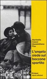 L' angelo siede sul boccone spartito