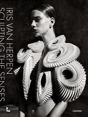 Iris van Herpen: Sculpting the Senses - Iris Herpen,Cloé Pitiot - cover