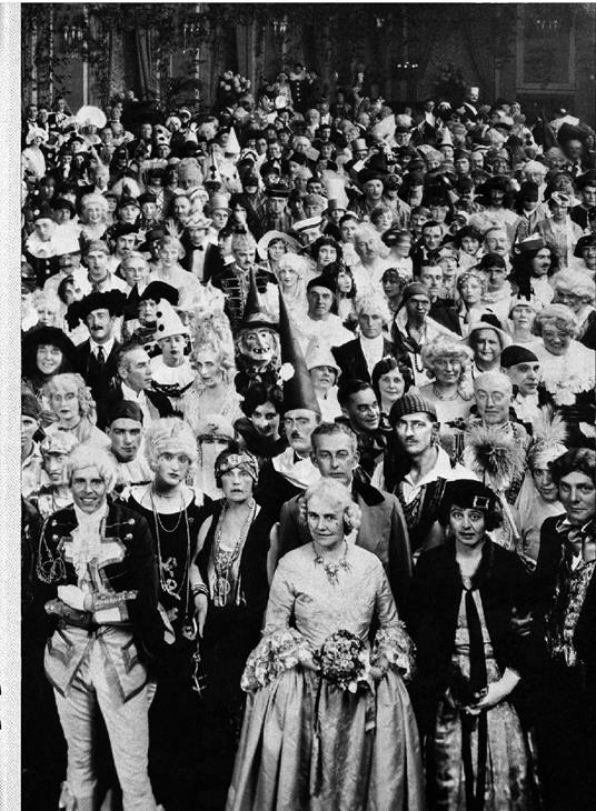 Costume balls. Dressing up history 1870–1927. Ediz. a colori - copertina