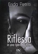 Riflessa in uno specchio rotto