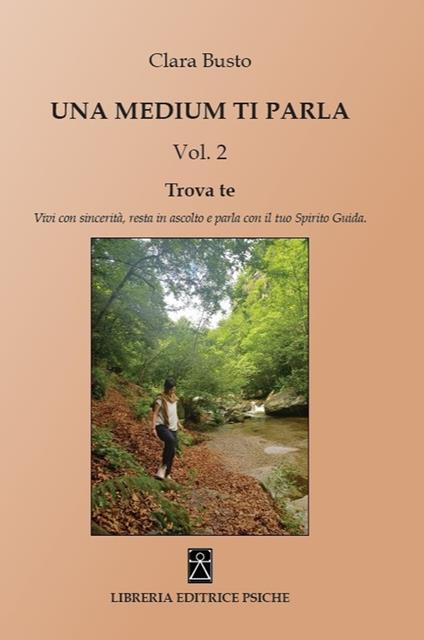 Una medium ti parla. Trova te. Vivi con sincerità, resta in ascolto e parla con il tuo spirito guida. Vol. 2 - Clara Busto - copertina