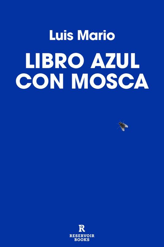 Libro azul con mosca