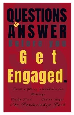 33 Questions to Answer Before You Get Engaged: Build a Strong Foundation for Marriage - Julian Hayes,Evelyn Reed - cover