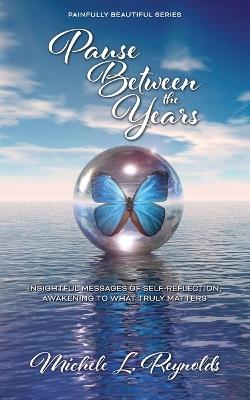 Pause Between the Years: Insightful Messages of Self-Reflection, Awakening to What Truly Matters - Michele L Reynolds - cover