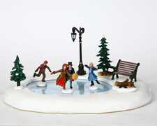 Idee regalo Lemax Pattinaggio - Winter Skating Cod 94024 Village Presepe Lemax